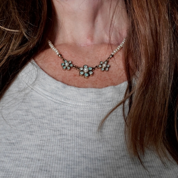 Pearl and Flower Necklace 16" + 2" Extender - Picture 3 of 3